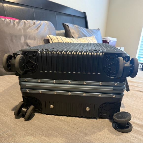 NOBL Carry-On: All-In-One - GREAT CONDITION - Picture 8 of 16